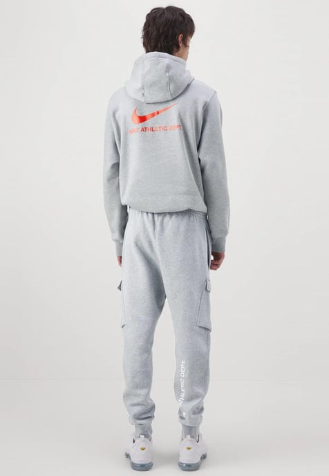 Nike Herren Athletic Fleece Cargo-Trainingsanzug in Grau - Image 2