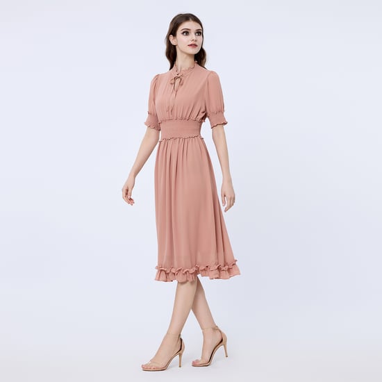 Chiffonkleid mit Smokings und kleinen Rüschen - Image 3