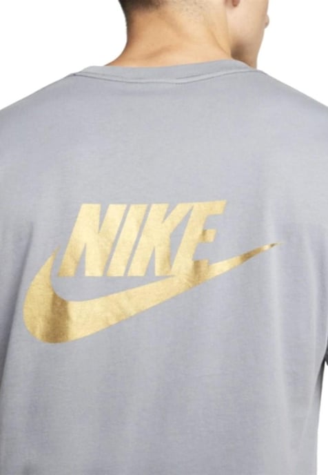 Nike Sportswear Standard Issue T-Shirt in Polar Grau - Image 4