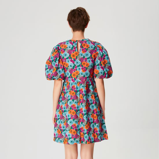 Kurzes Trapezkleid mit Blumendruck - Image 3