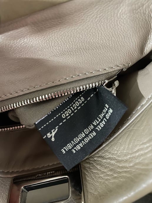 Fendi Peekaboo Mini aus beigem Leder - Image 5