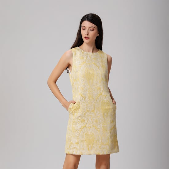 Minimalistisches Minikleid aus Brokat - Image 3