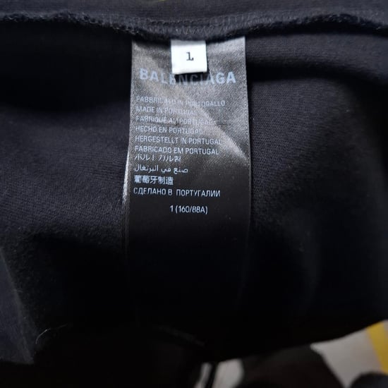 Balenciaga Logo Druck Stehkragen T-Shirt aus schwarzer Baumwolle - Image 4