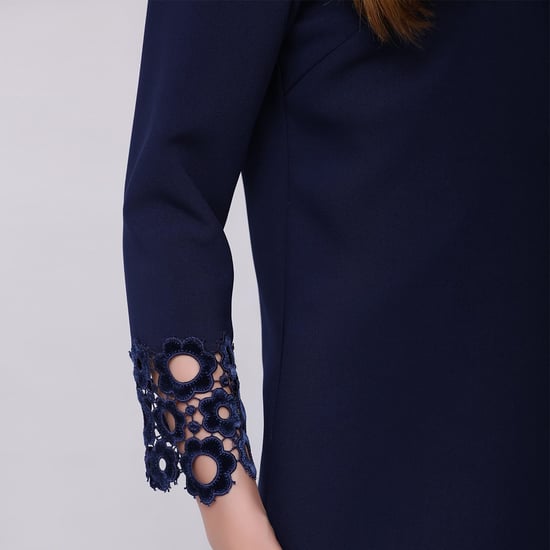 Gerades Kleid mit Samt-Spitze verziert - Image 3