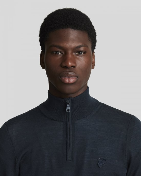 Lyle & Scott Tonal Eagle Merino Herren Viertel-Reißverschluss-Pullover - Image 2
