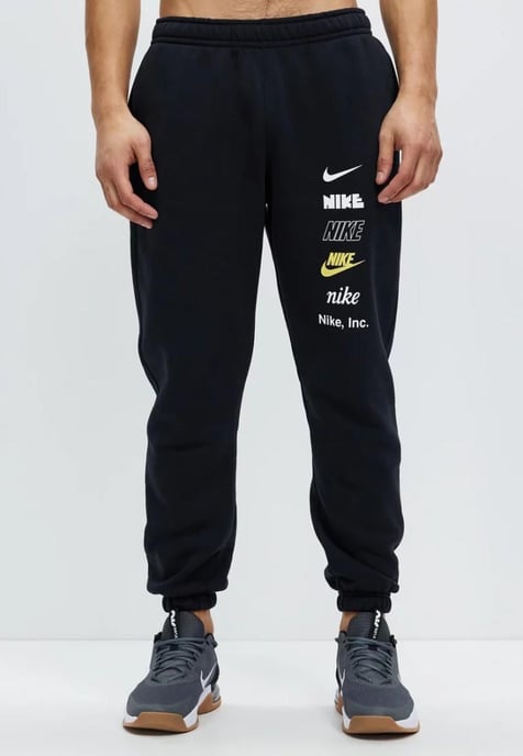 Nike Club Fleece Plus Trainingsanzug mit kleinem Logo in Schwarz - Image 5