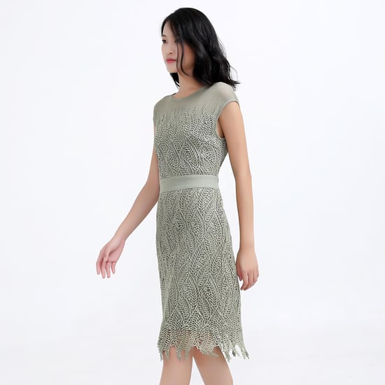 Tailliertes Kleid aus Makrospitze und Tüll - Image 4