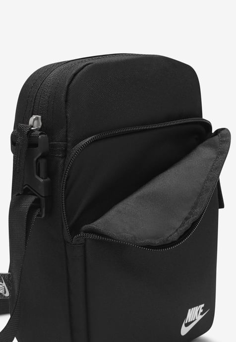 Nike Heritage Cross-Body Tasche in Schwarz - Image 5