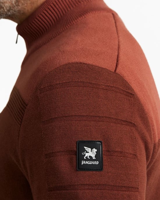 Herren Strickjacke von der Marke Vanguard. Die Weste ist aus Baumwolle gefertigt und hat eine normale Passform. Die weiche Baumwolle sorgt für hohen Tragekomfort. Marke: VanguardModellname: VKC2209384Kategorie: HerrenwesteMaterialien: BaumwolleFarbe: rot - Image 4
