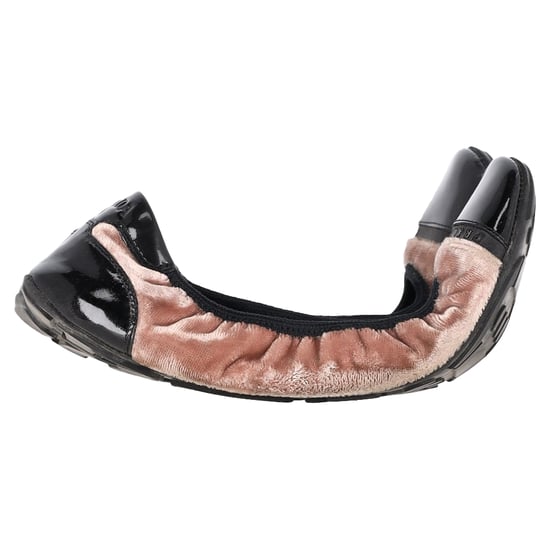 Prada Sport Lackleder Ballerinas mit Kappenförmigem Zeh in Braun Samt - Image 1