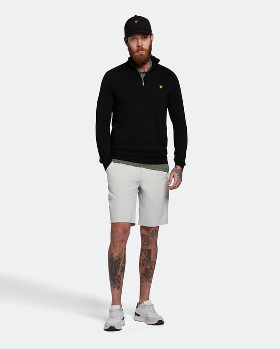 Lyle & Scott Golf Merino 1/4 Zip Pullover in Schwarz - Image 4
