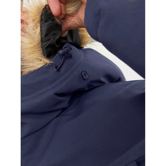 Mit dem Parka von Jack & Jones sind Sie für die Wintertage bestens gerüstet. Dieser Parka schützt Sie vor Wind und Wetter, denn er ist wasserabweisend und hat eine abnehmbare Kapuze mit Fellimitat. Er hält Sie angenehm warm, denn er ist aus einem schweren - Image 2