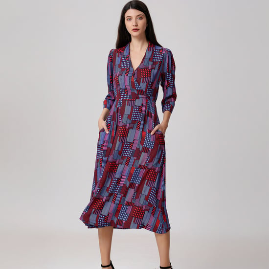 Midi-Wickelkleid mit Grafikdruck und V-Ausschnitt - Image 3