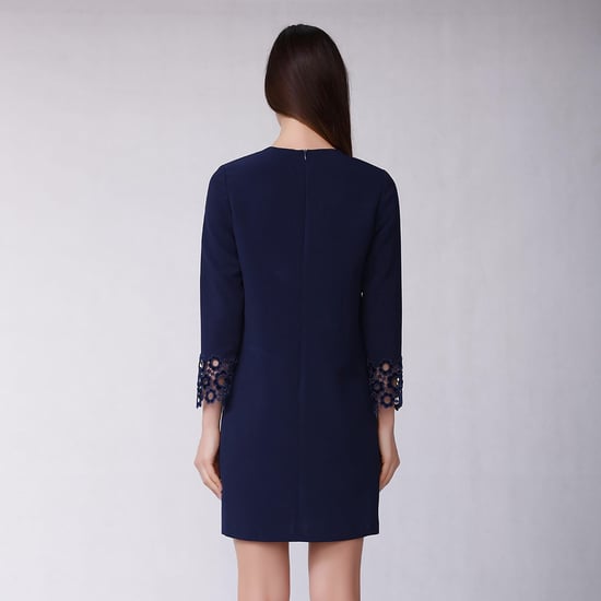 Gerades Kleid mit Samt-Spitze verziert - Image 2