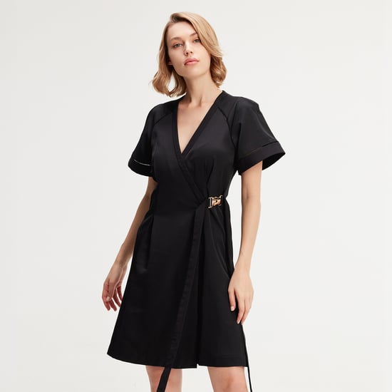 Minimalistisches Wickelkleid - Image 1