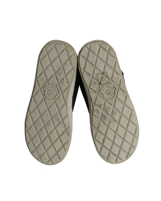 Moncler Knie-Stiefel mit Lammfellfutter aus grauem Wildleder - Image 5