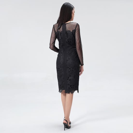Kleid aus Makro-Spitze, tailliert geschnitten, mit Tüllärmeln - Image 2