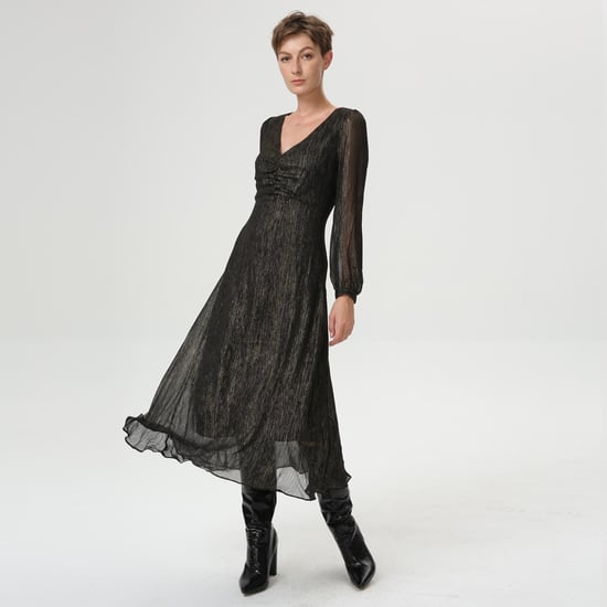 Midikleid mit goldenem Glitzereffekt und V-Ausschnitt - Image 1