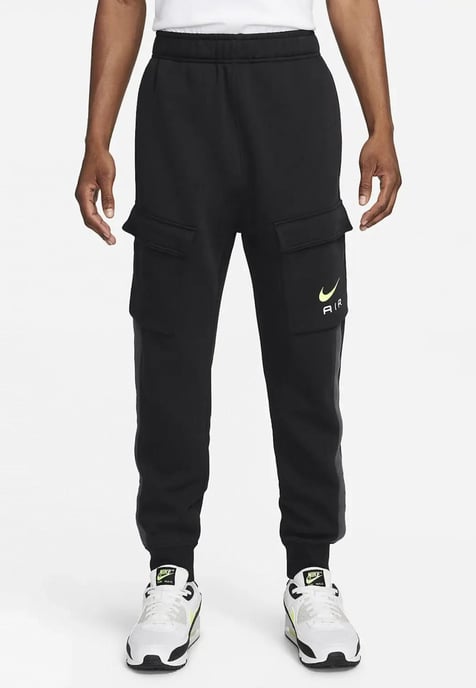 Nike Herren-Panel-Trainingsanzug in Schwarz - Image 5