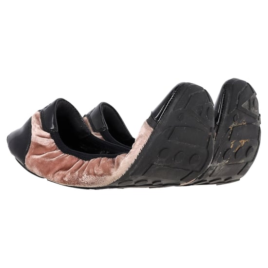 Prada Sport Lackleder Ballerinas mit Kappenförmigem Zeh in Braun Samt - Image 4