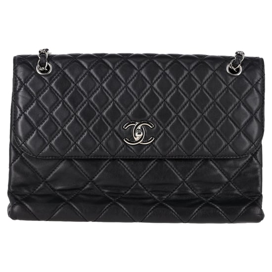 Chanel Maxi Quilted In The Business Umhängetasche aus schwarzem Kalbsleder - Image 1