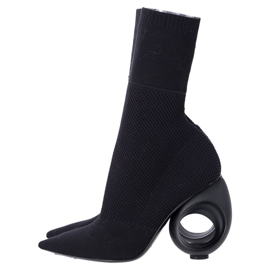 Burberry Kimberley Spitz zulaufende Stiefeletten aus schwarzem Strickstretchstoff - Image 2