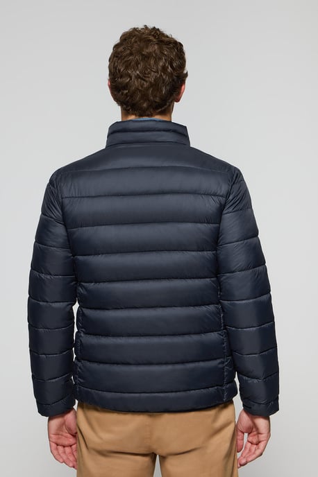 Ultralight-Jacke Chase marineblau mit Rigby Go Aufnäher - Image 3