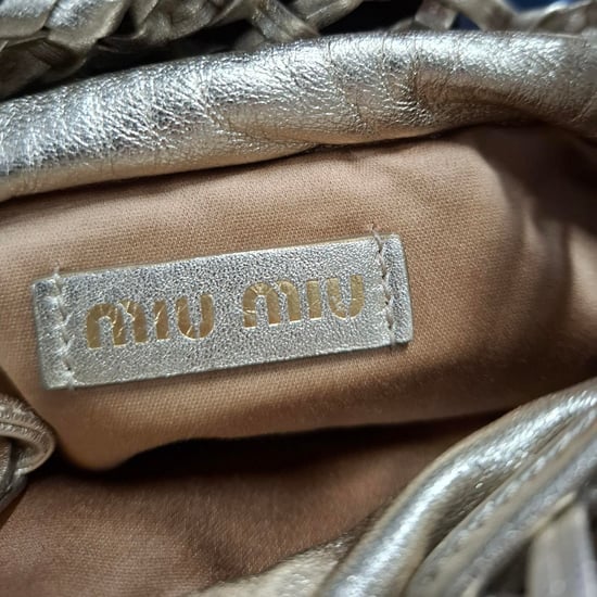Miu Miu Webstruktur Tote Bag aus silbernem Leder - Image 5