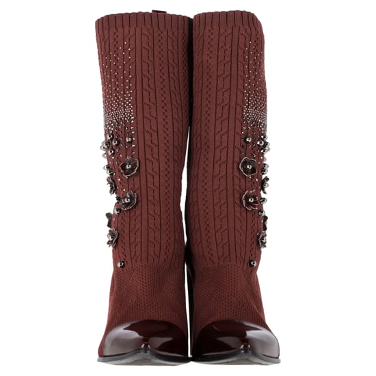 Stuart Weitzman Verzierte Strick-Socken-Ankle Boots aus brauner Wolle - Image 2
