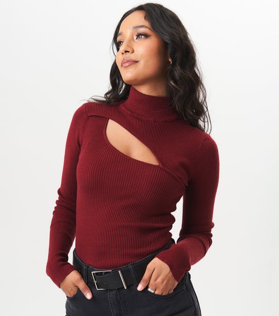 Burgunderfarbener Pullover mit hohem Ausschnitt und Cut-out-Detail - Image 1
