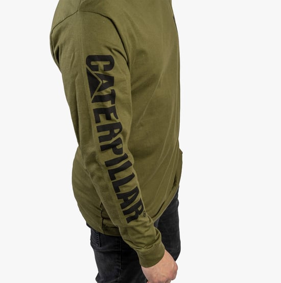 CAT MARKEN BANNER Herren Baumwoll Langarm-T-Shirt Grün - Image 2