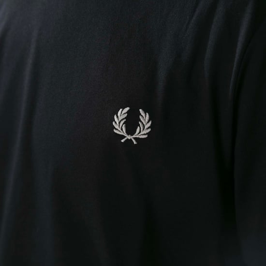 Fred Perry Schwarzes T-Shirt Mit Zwei Spitzen - Image 5