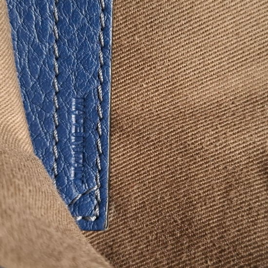 Chloé Marcie Satteltasche aus strukturierter Kalbsleder in Marineblau - Image 5