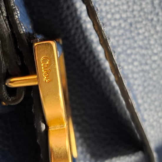 Chloé Marcie Satteltasche aus strukturierter Kalbsleder in Marineblau - Image 6