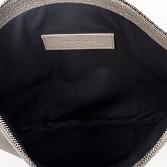 Blackout Zip Clutch Handtasche - Image 3
