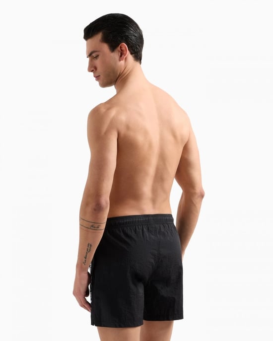 Emporio Armani Herren Badeshorts mit vertikaler Logo-Stickerei - Image 2