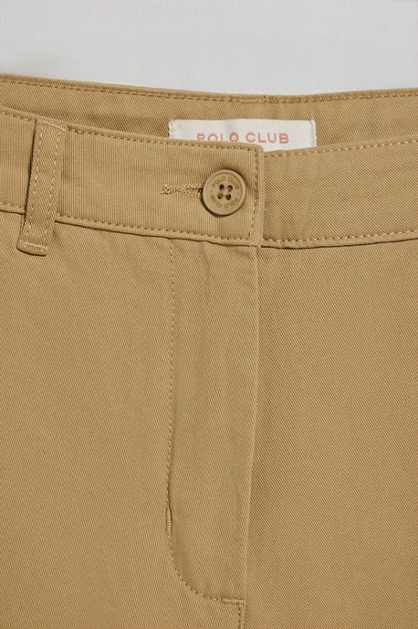 Chinohose May sandfarben mit minimalistischer Polo Club Stickerei auf der Tasche - Image 6