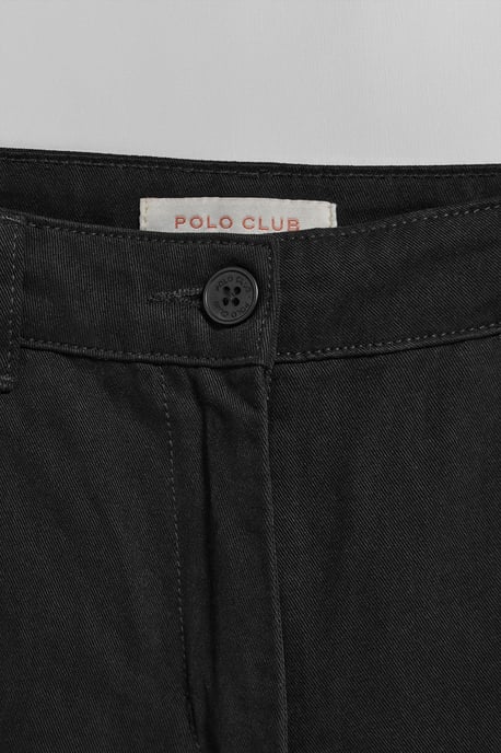 Chinohose May schwarz mit minimalistischer Polo Club Stickerei auf der Tasche - Image 6