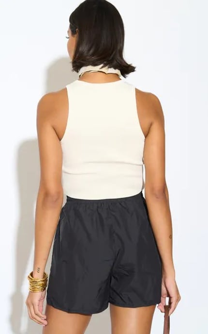 Schwarze elastische Shorts mit hoher Taille - Image 4