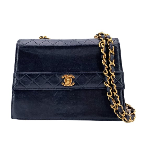 Chanel Vintage Leder Umhängetasche Trapezio - Image 1