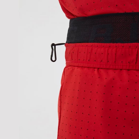 Luftdurchlässige und leichte perforierte Sportshorts für Herren - Image 5