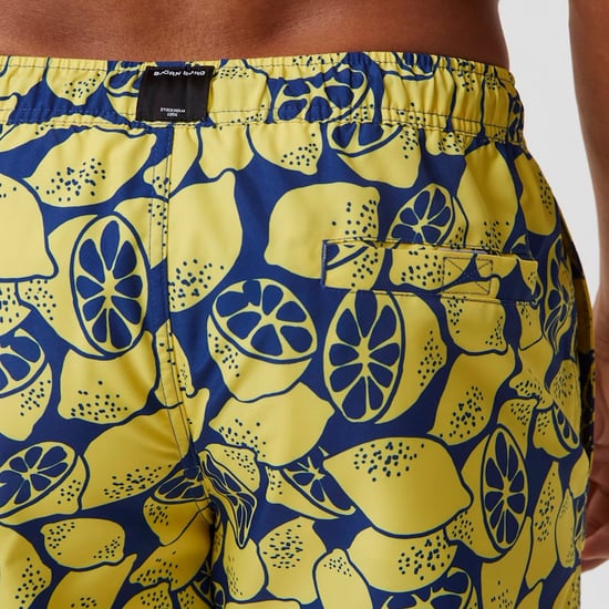 Locker sitzende, bedruckte Schwimmshorts mit Tasche für Herren - Image 5