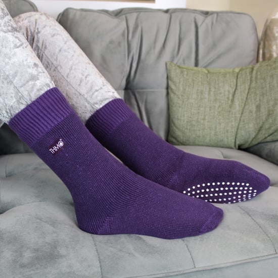 Kids Indoor Slipper Socken mit Greifern | THMO | Thick & Warm Comfort Loose Top Non Slip Thermal Socks - Lila - Image 4