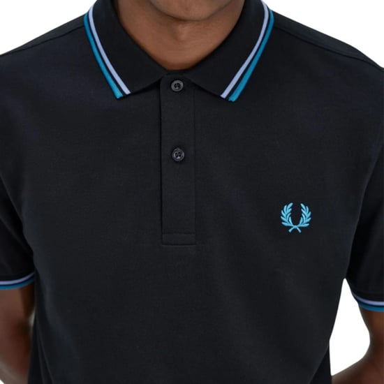 Fred Perry M3600 Twin Tipped Poloshirt in Schwarz - Image 2