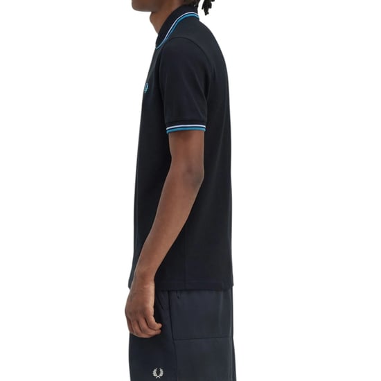Fred Perry M3600 Twin Tipped Poloshirt in Schwarz - Image 4