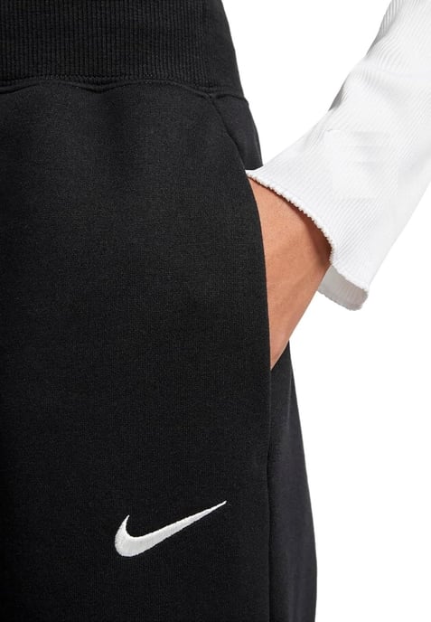 Nike Phoenix Fleece-Jogginghose für Damen mit weitem Bein in Schwarz - Image 3
