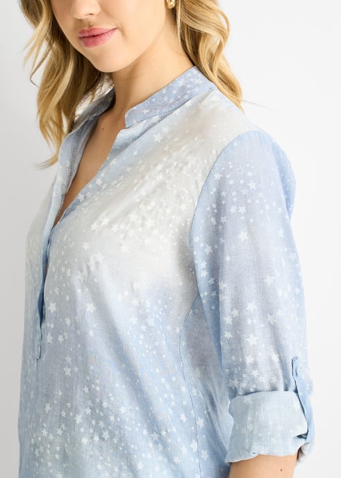Blaues Top im Denim-Look mit aufgerollten Ärmeln und Übergröße - Image 3