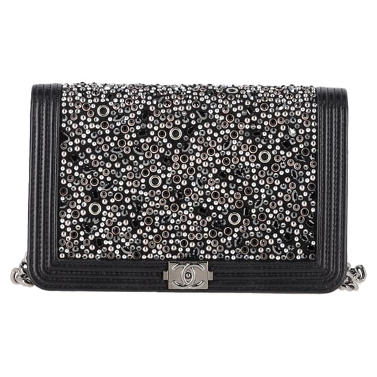 Chanel Old Medium Boy Perlenbesetzte Schultertasche aus schwarzem Kalbsleder - Image 1