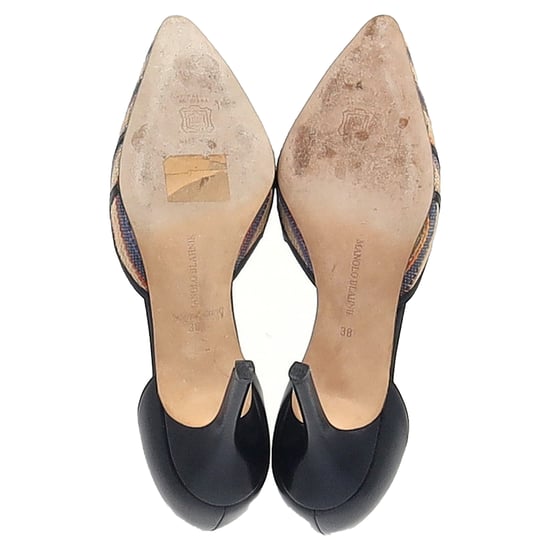 Manolo Blahnik Spitzer Pumps aus mehrfarbiger Raffia - Image 6