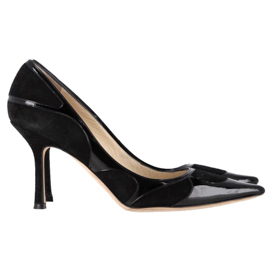 Jimmy Choo Lackleder Pumps mit Wildlederbesatz und spitzer Zehenpartie in Schwarz - Image 1